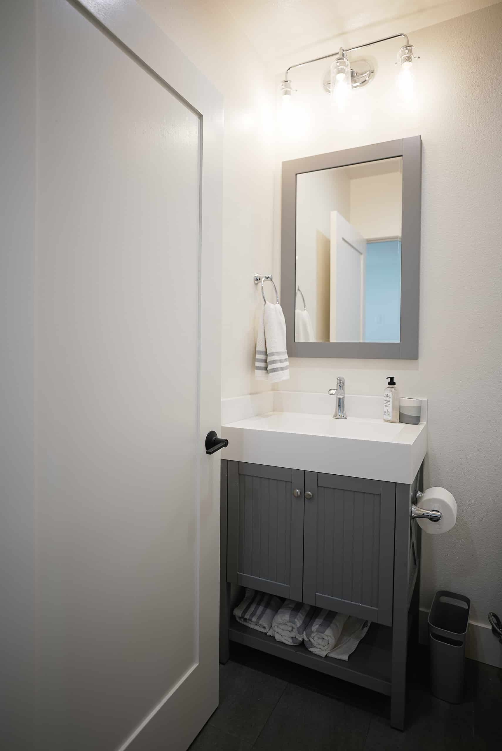 Barrington Ave custom home photo 10