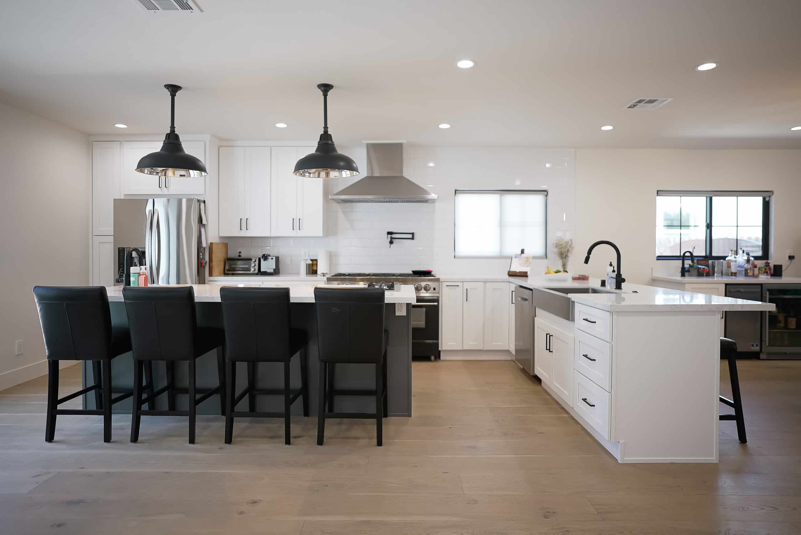 Barrington Ave custom home photo 13