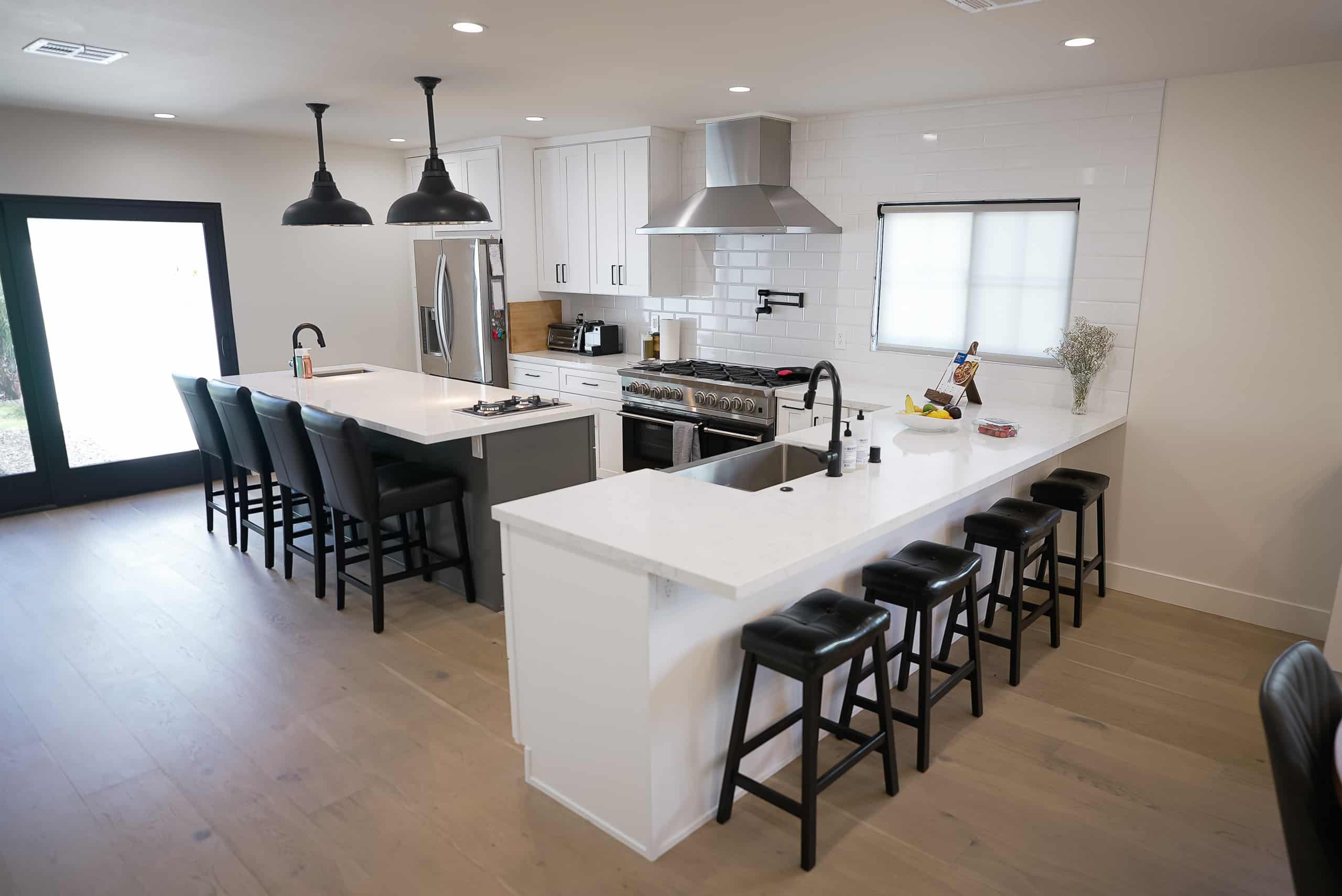 Barrington Ave custom home photo 14