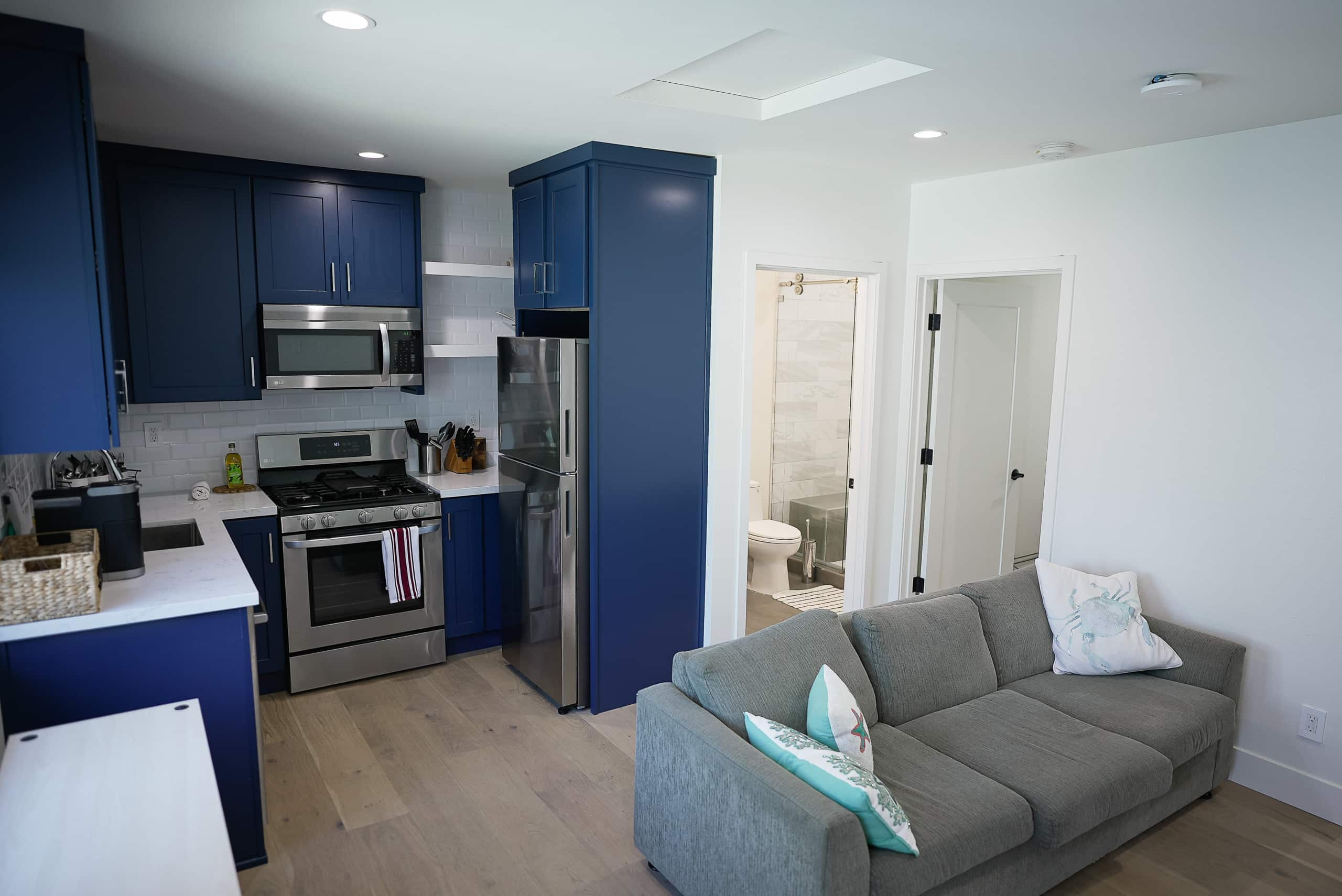 Barrington Ave custom home photo 5