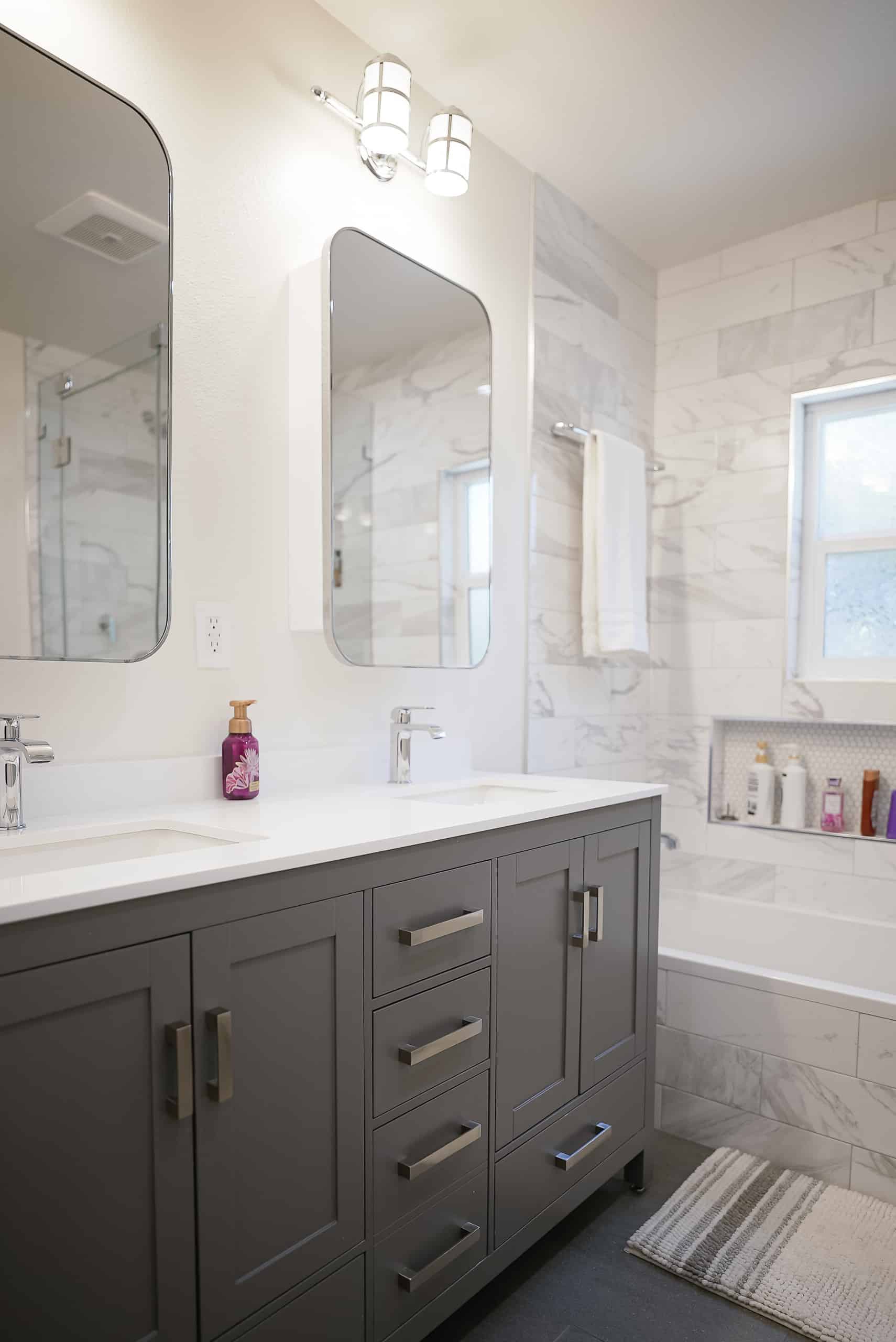 Barrington Ave custom home photo 9