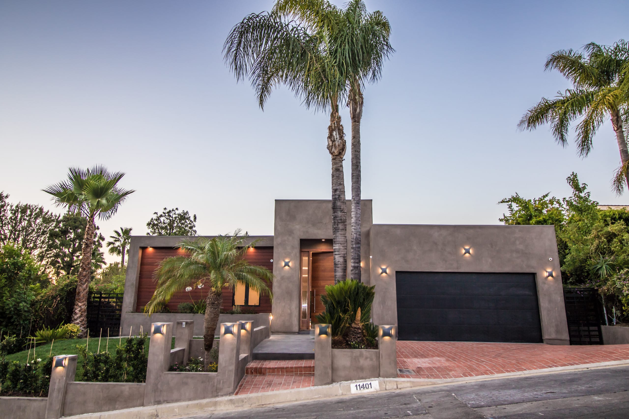 Dona Lona Dr custom home photo 8