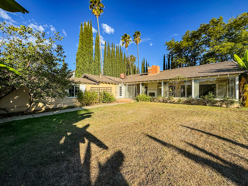 San Marino custom home photo 1